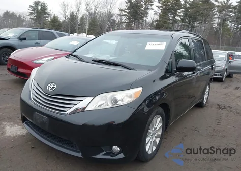 2015 Toyota Sienna Xle 7 Passenger z USA, uszkodzony, nr VIN 5TDDK3DC0FS115558